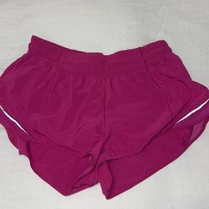 lululemon pink hotty hot short 2.5 inch size 10